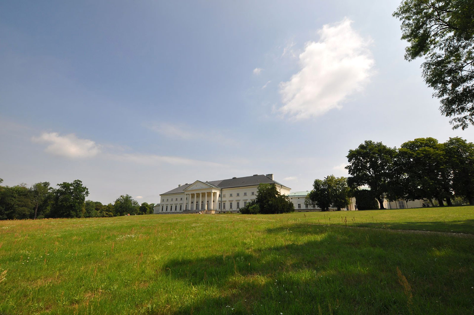 Zamek Kacina (Photo license: CC BY 2.0)